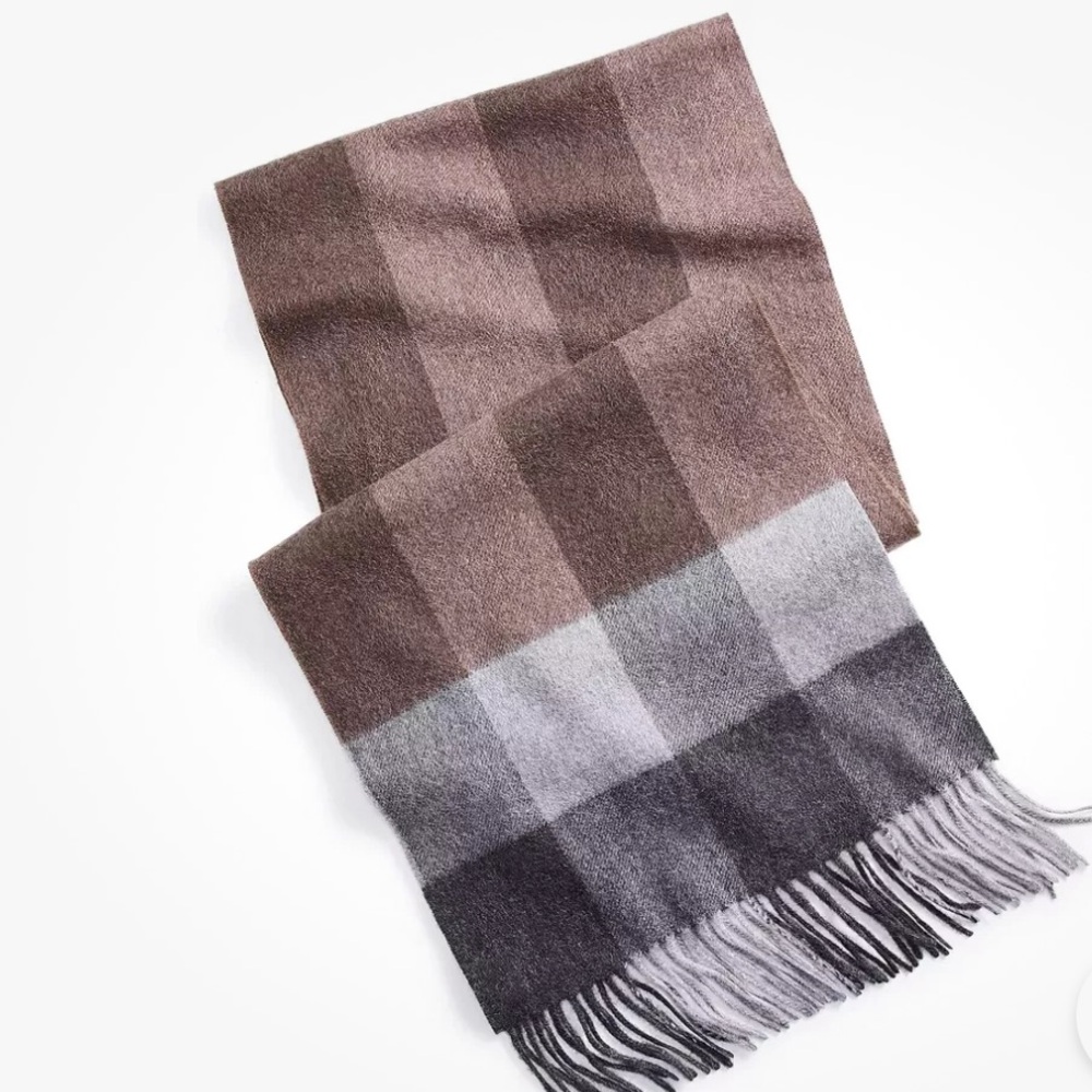 CLUB ROOM Luxury Mens Scarf
100% Cashmere
New with tag
Tan/gray